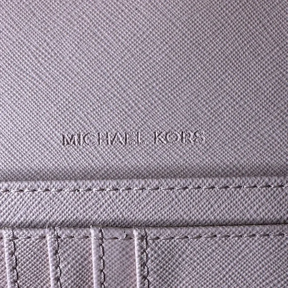 Michael Kors Blush Pink Wallet Never Used - Picture 2 of 6
